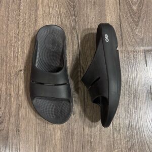 OOFOS Ooahh Black Comfort Slides Sandals Women’s size 6